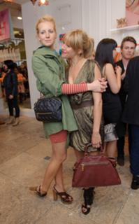 Sienna Miller feet photo thumbnail