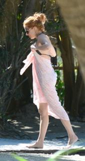 Sienna Miller feet photo thumbnail