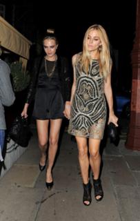 Sienna Miller feet photo thumbnail