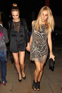 Sienna Miller feet photo thumbnail