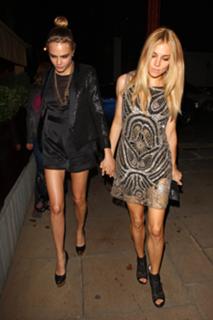 Sienna Miller feet photo thumbnail