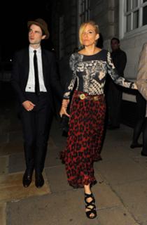 Sienna Miller feet photo thumbnail