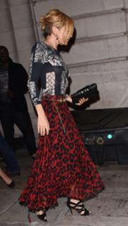 Sienna Miller feet photo thumbnail