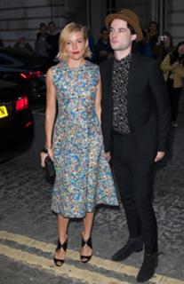 Sienna Miller feet photo thumbnail