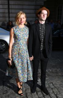 Sienna Miller feet photo thumbnail