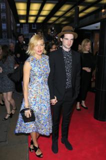 Sienna Miller feet photo thumbnail