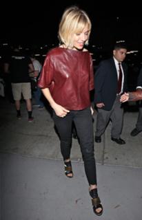 Sienna Miller feet photo thumbnail