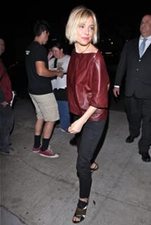 Sienna Miller feet photo thumbnail