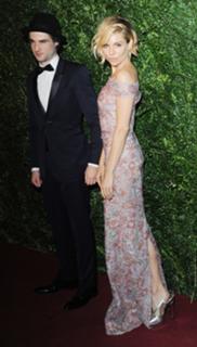 Sienna Miller feet photo thumbnail