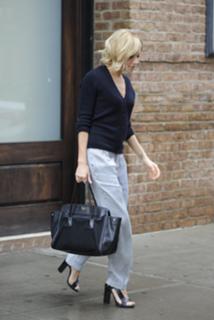 Sienna Miller feet photo thumbnail