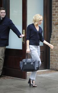 Sienna Miller feet photo thumbnail