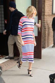 Sienna Miller feet photo thumbnail