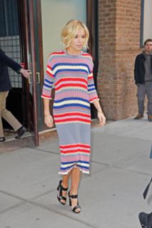 Sienna Miller feet photo thumbnail