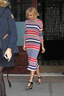 Sienna Miller feet photo thumbnail