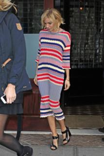 Sienna Miller feet photo thumbnail