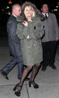 Sienna Miller feet photo thumbnail