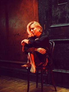 Sienna Miller feet photo thumbnail