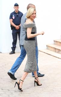 Sienna Miller feet photo thumbnail