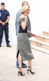 Sienna Miller feet photo thumbnail