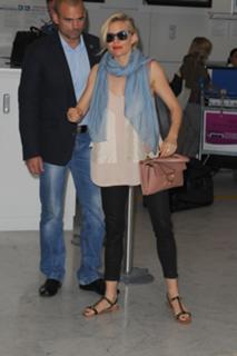 Sienna Miller feet photo thumbnail