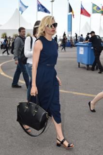 Sienna Miller feet photo thumbnail