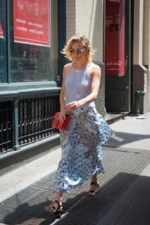 Sienna Miller feet photo thumbnail