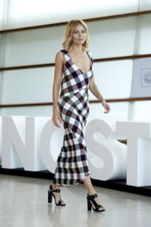 Sienna Miller feet photo thumbnail