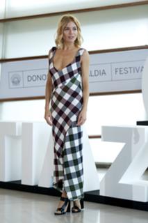 Sienna Miller feet photo thumbnail