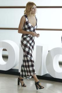 Sienna Miller feet photo thumbnail