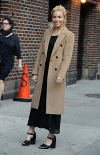 Sienna Miller feet photo thumbnail