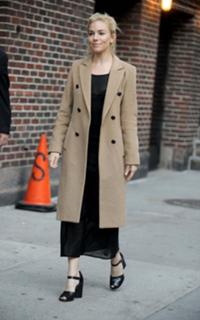 Sienna Miller feet photo thumbnail