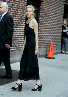 Sienna Miller feet photo thumbnail