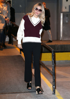 Sienna Miller feet photo thumbnail