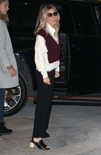 Sienna Miller feet photo thumbnail