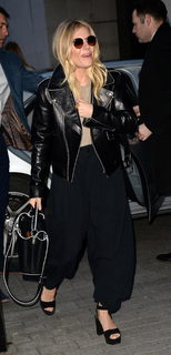 Sienna Miller feet photo thumbnail