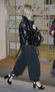 Sienna Miller feet photo thumbnail