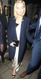 Sienna Miller feet photo thumbnail