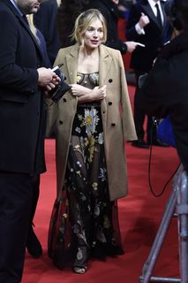 Sienna Miller feet photo thumbnail