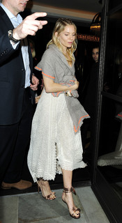 Sienna Miller feet photo thumbnail