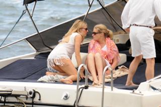 Sienna Miller feet photo thumbnail