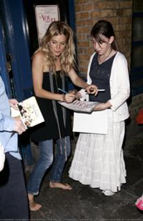 Sienna Miller feet photo thumbnail