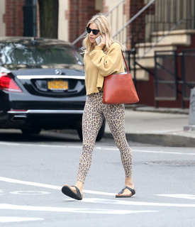 Sienna Miller feet photo thumbnail