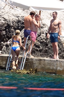 Sienna Miller feet photo thumbnail