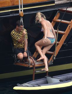 Sienna Miller feet photo thumbnail