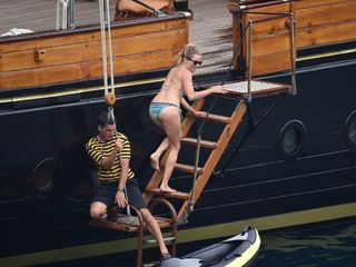 Sienna Miller feet photo thumbnail