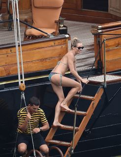Sienna Miller feet photo thumbnail