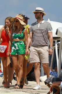 Sienna Miller feet photo thumbnail