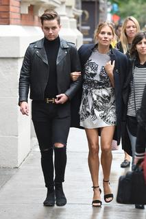 Sienna Miller feet photo thumbnail