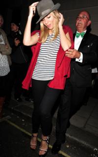 Sienna Miller feet photo thumbnail