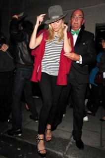 Sienna Miller feet photo thumbnail